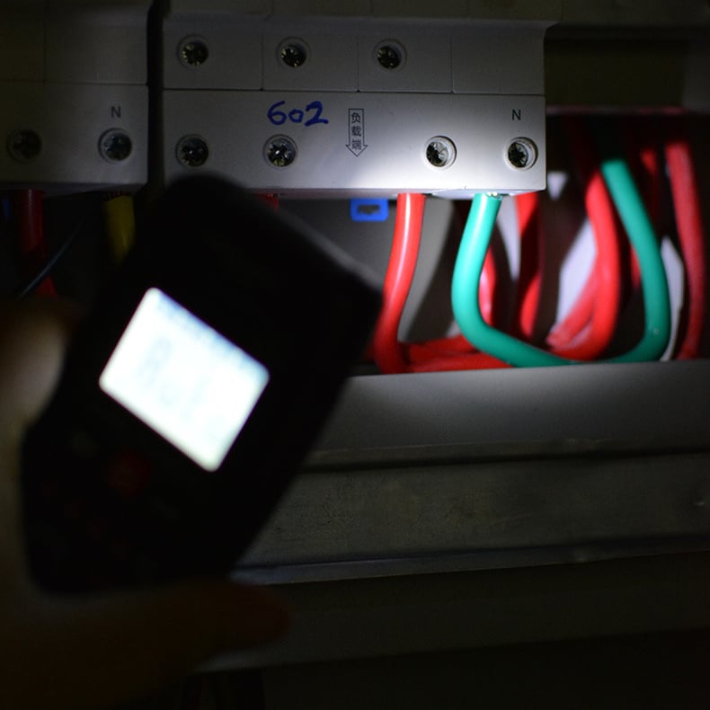 VoltageMultimeter - Korkean Tarkkuuden Jännite- Ja Taajuus Digitaalinen Yleismittari
