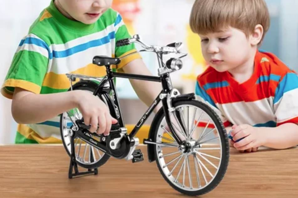 Kletshuts™ Bicycle - Tee-Se-Itse Polkupyörän Mallivaakalelu