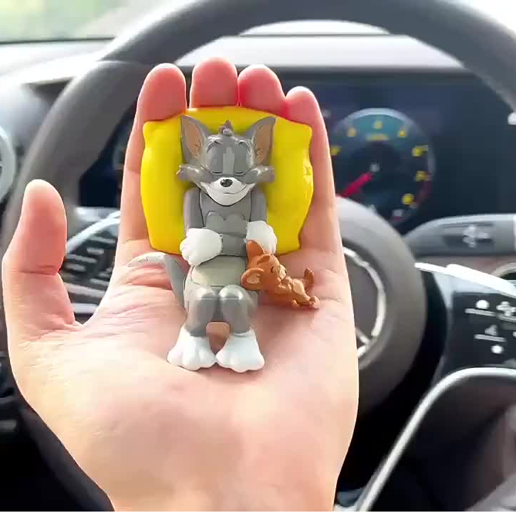 CarCharm 1+1 ILMAINEN: Tom Ja Jerry Leikkisä Kojelauta Koriste