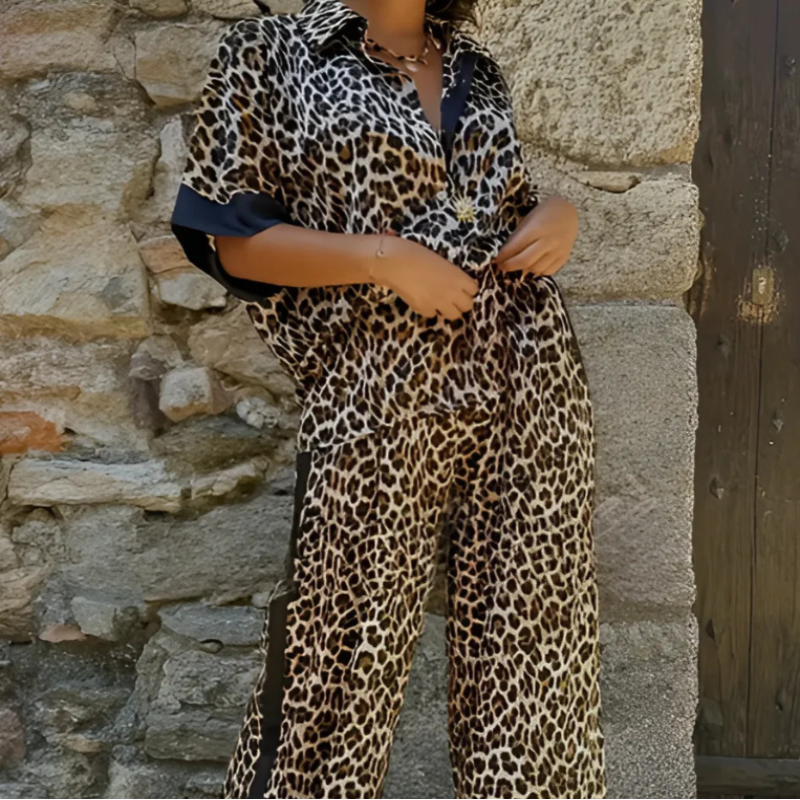 Icone™ LeopardOutfit: Koko Päivän Mukavuus Kanssa 2-Osainen Leopard Asu Setti