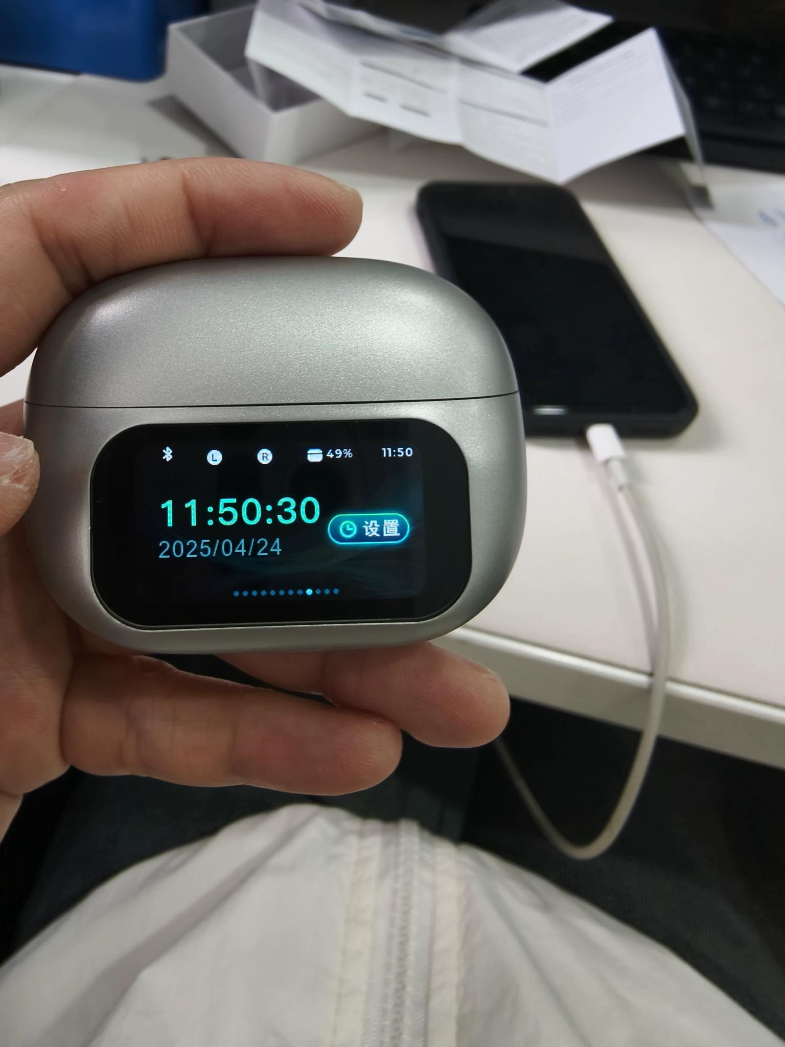 SmartEarbuds: Langaton Korvakiinnike Bluetooth-Korvakuulokkeet Älykkäällä Näytöllä