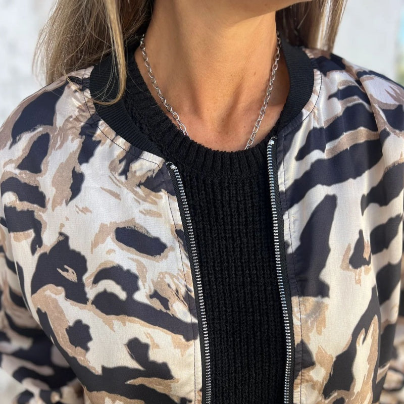 Icone™ ZebraJacket: Elegantti Ja Tyylikäs Seeprakuvio Takki